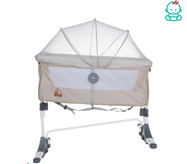 تخت کنارمادر زویه