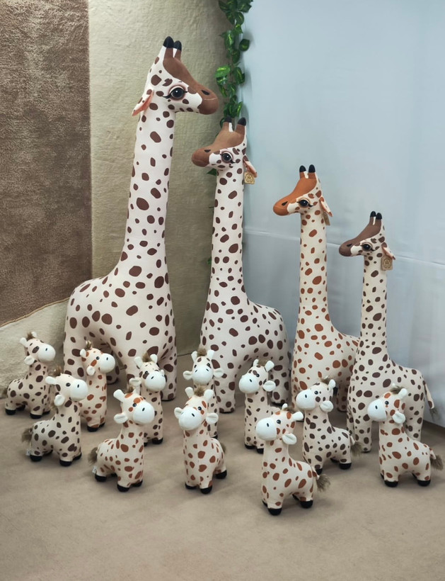 عروسک لاما اورجینال با پارچه وارداتی و پشم نرم، سایز ۴۰، ۱۰۰، ۱۲۰ و ۱۴۰ سانتیمتر – سیسمونی مانینی شاپ