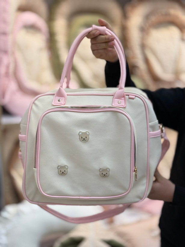 کیف لوازم چرم با گلدوزی تدی با بند رودوشی - سیسمونی مانینی شاپ