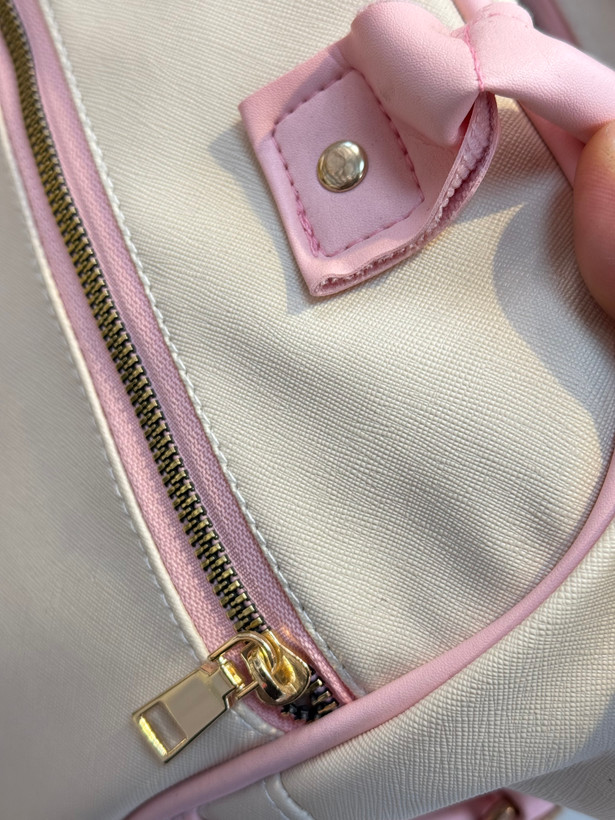 کیف لوازم چرم با گلدوزی تدی با بند رودوشی - سیسمونی مانینی شاپ