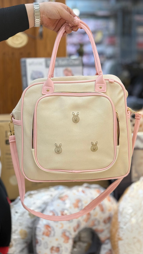 ساک لوازم نوزاد دوشی چرم با گلدوزی خرگوش برند Arina Room