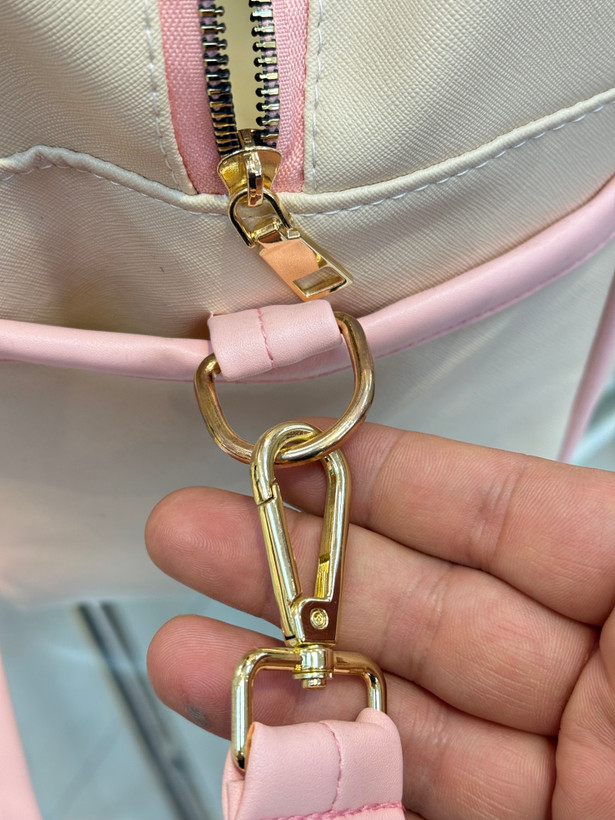 ساک لوازم نوزاد دوشی چرم با گلدوزی رنگینکمان برند Arina Room