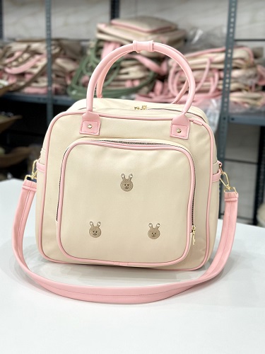 ساک لوازم نوزاد دوشی چرم با گلدوزی خرگوش برند Arina Room