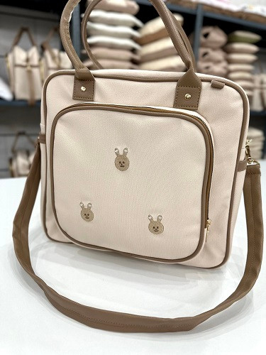 ساک لوازم نوزاد دوشی چرم با گلدوزی خرگوش برند Arina Room